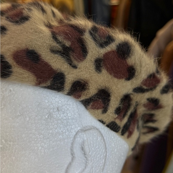 Leopard Rabbit Fut Beret - Picture 2 of 5